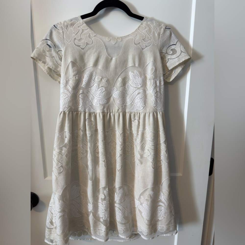 Elegant Cream Lace Dress - Picture 7 of 9